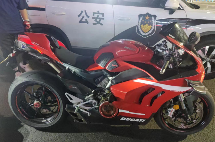 改装车辆查扣案例_炸街排气声音违法_豪车大套车交警能查出来吗