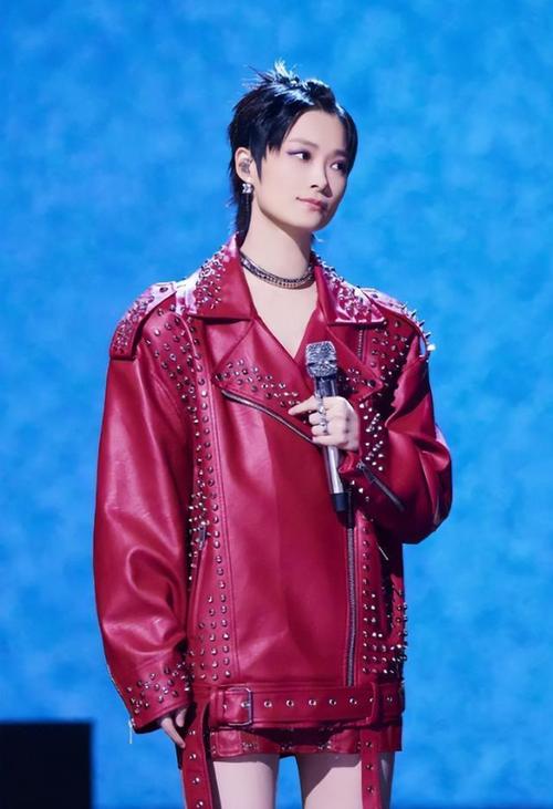 李宇春真人_李宇春时尚芭莎大片_李宇春最新照片