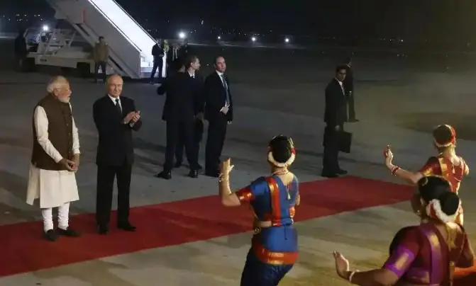 卢布贬值并未严重影响中哈贸易_普京印度访问_北西伯利亚铁路项目搁置