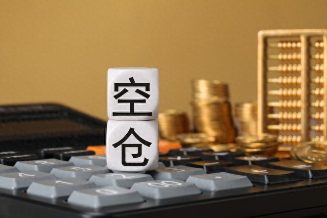 股市:几大风险可能破坏反弹之路_A股高低切换_午后行情预判